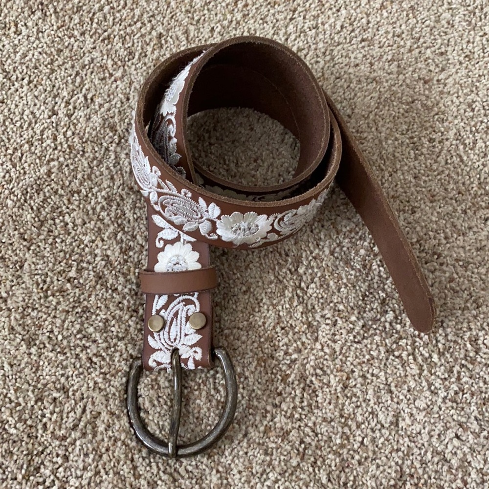 Lucky Brand brown leather embroidered belt
